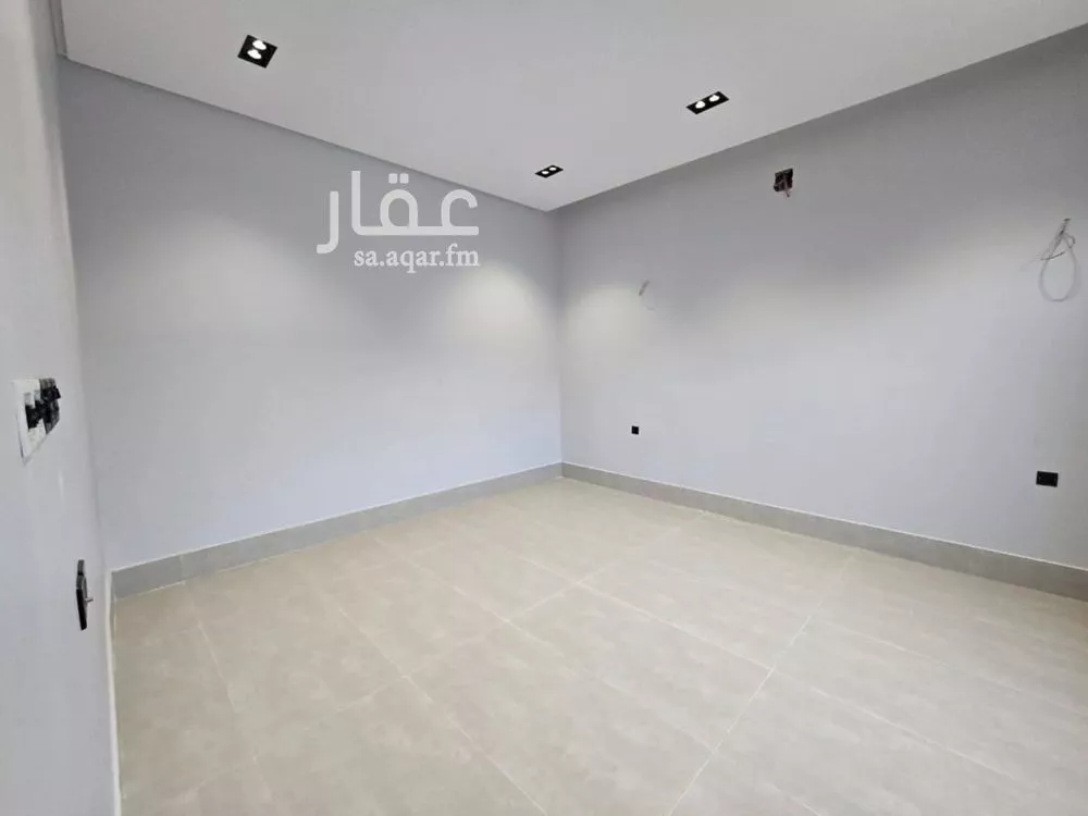 فيلا 5 غرف في عكاظ 14