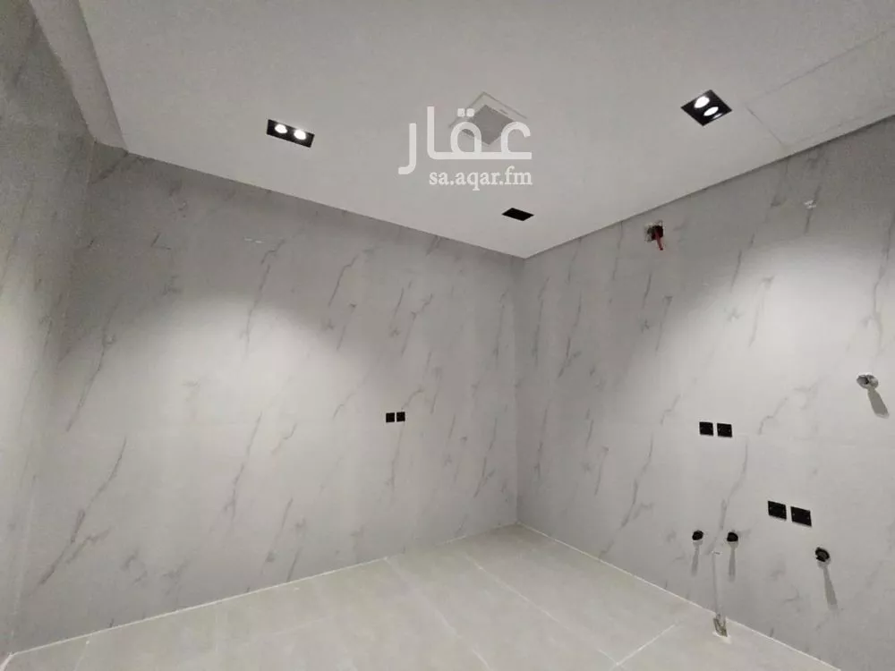 فيلا 5 غرف في عكاظ 17