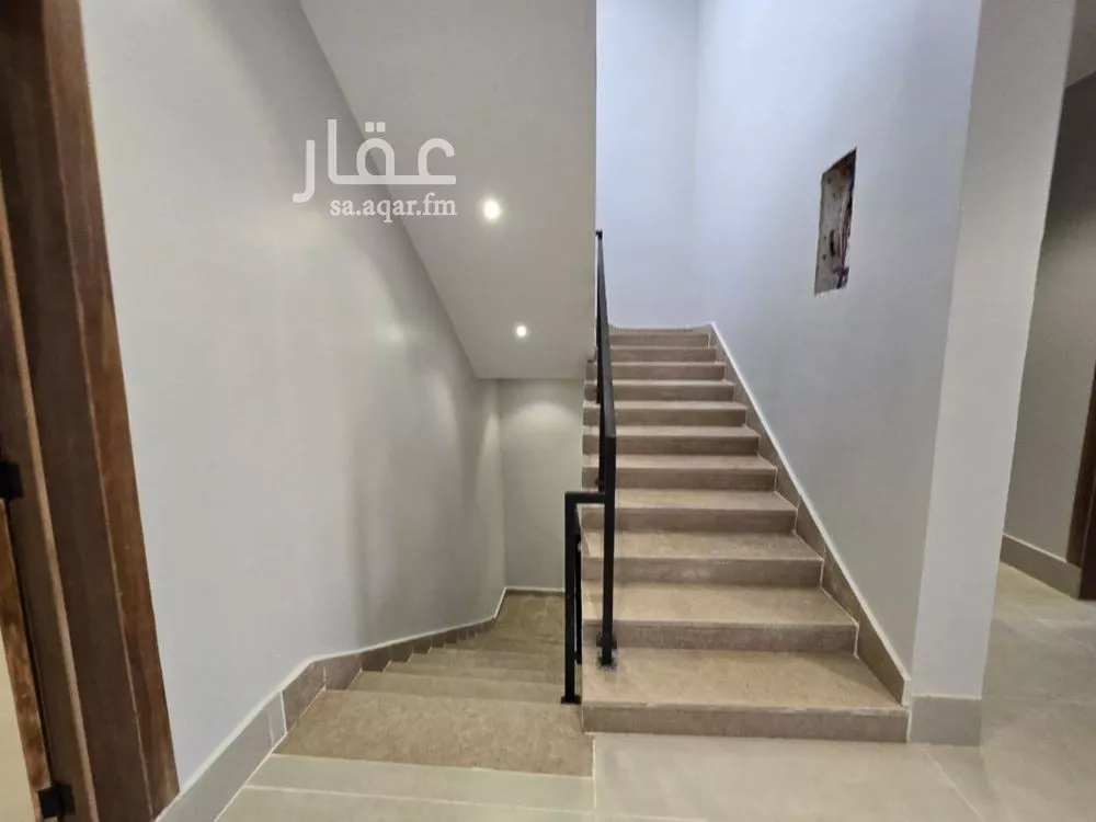 فيلا 5 غرف في عكاظ 9