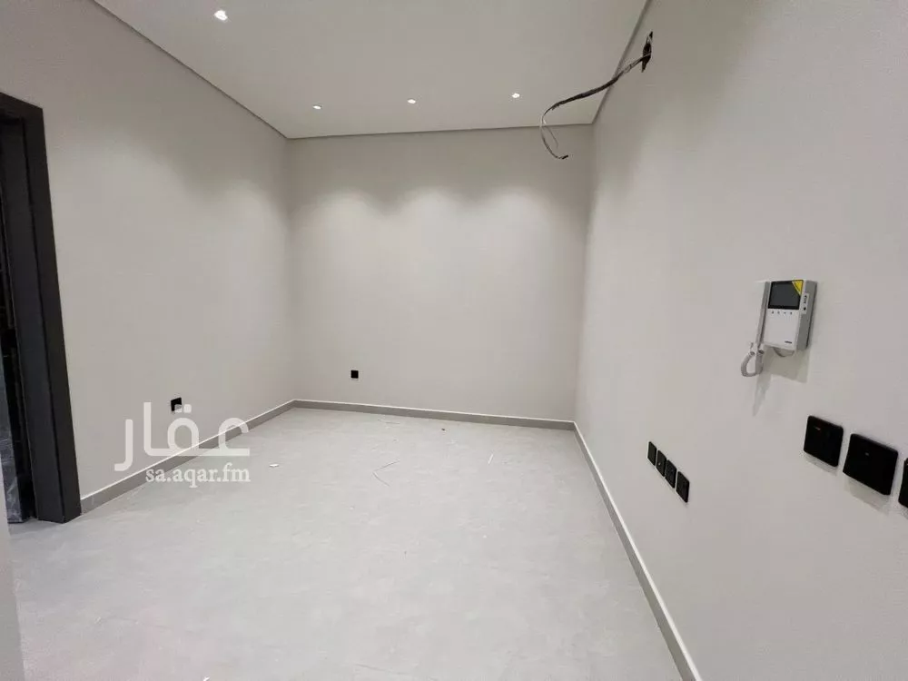 6 bedroom villa in Dhahrat Laban 11