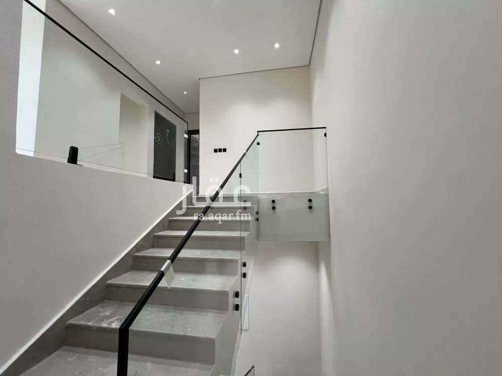 6 bedroom villa in Dhahrat Laban 7