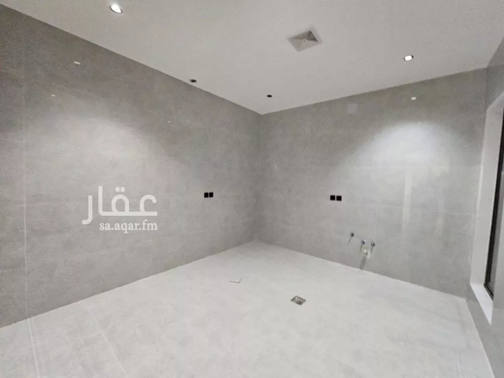 5 bedroom villa in Dahiat Namar 9