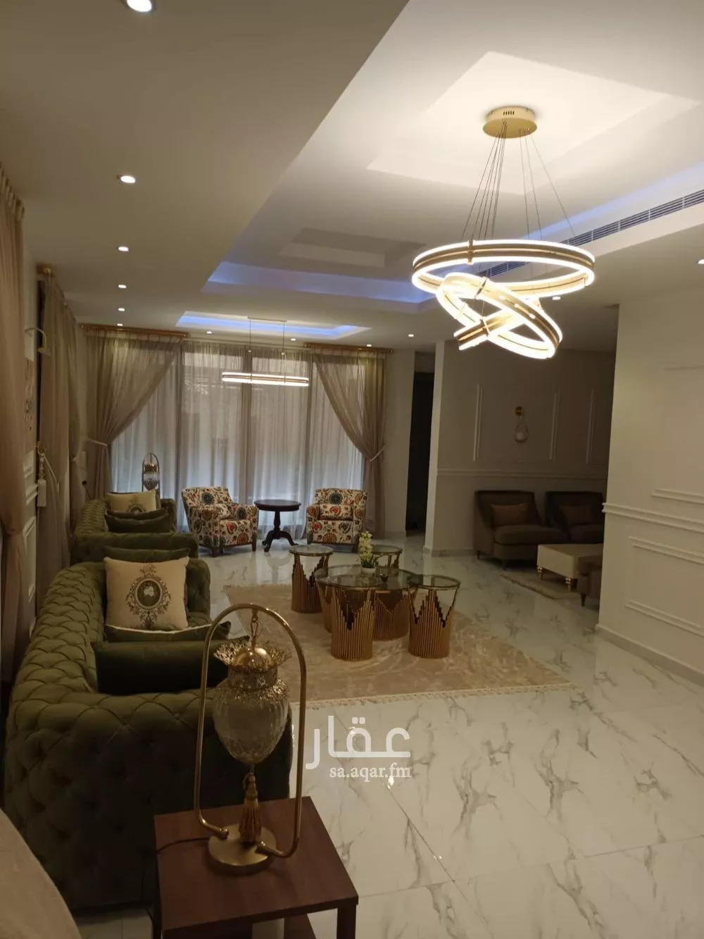 فيلا 5 غرف في العارض 10