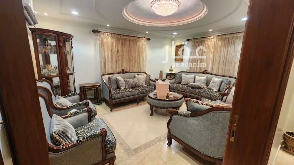 5 bedroom villa in Al Malaz 2