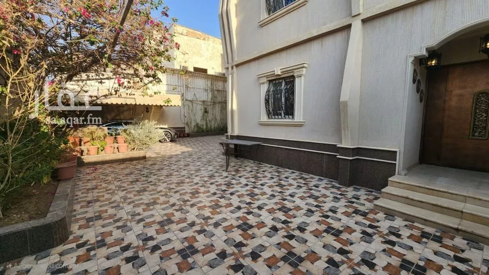 5 bedroom villa in Al Malaz 4