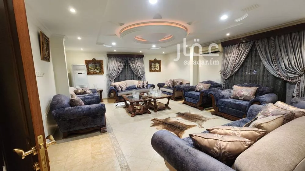 5 bedroom villa in Al Malaz 6
