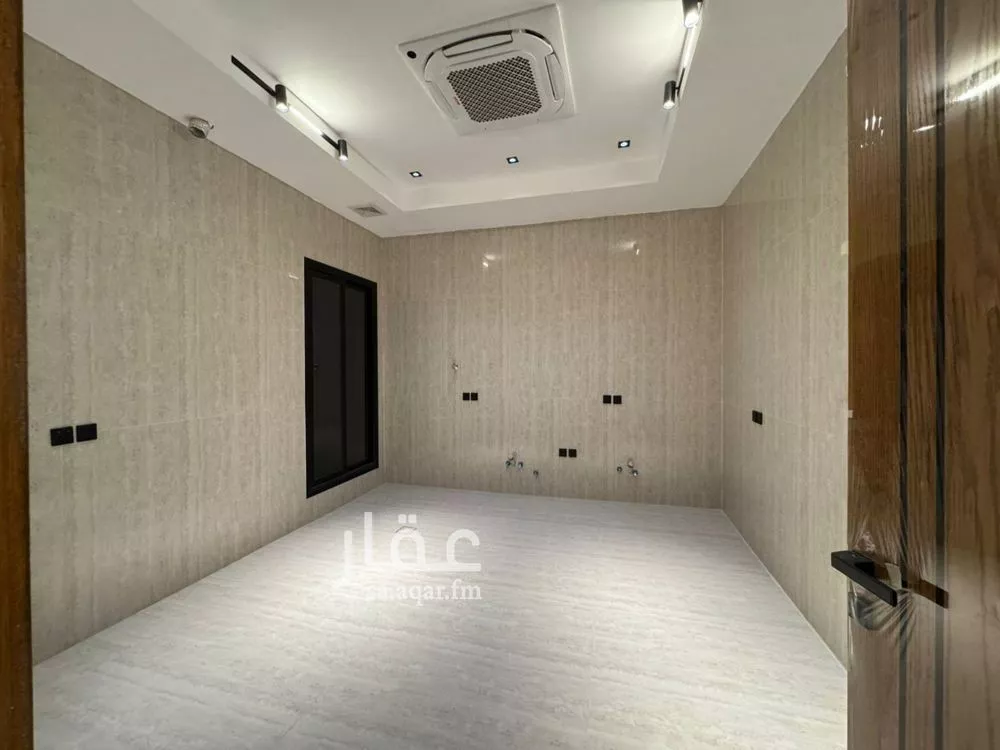 5 bedroom villa in Al Rimal 8