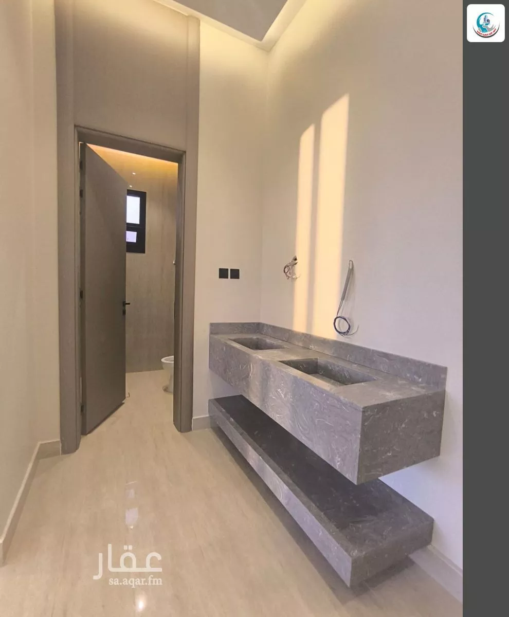 5 bedroom villa in Al Janadriyah 16