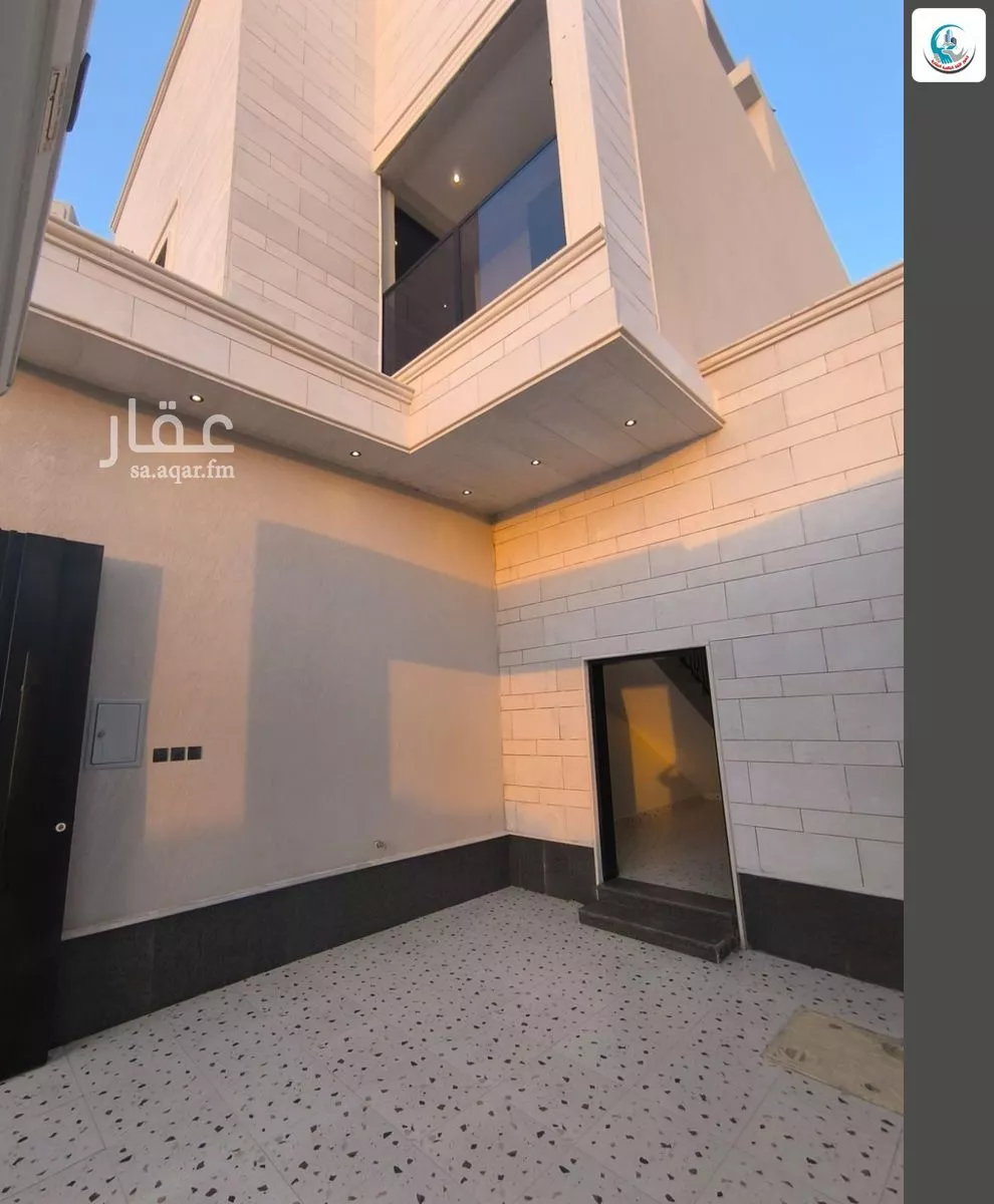 5 bedroom villa in Al Janadriyah 3