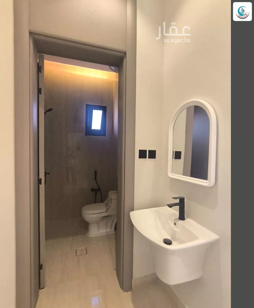 5 bedroom villa in Al Janadriyah 5