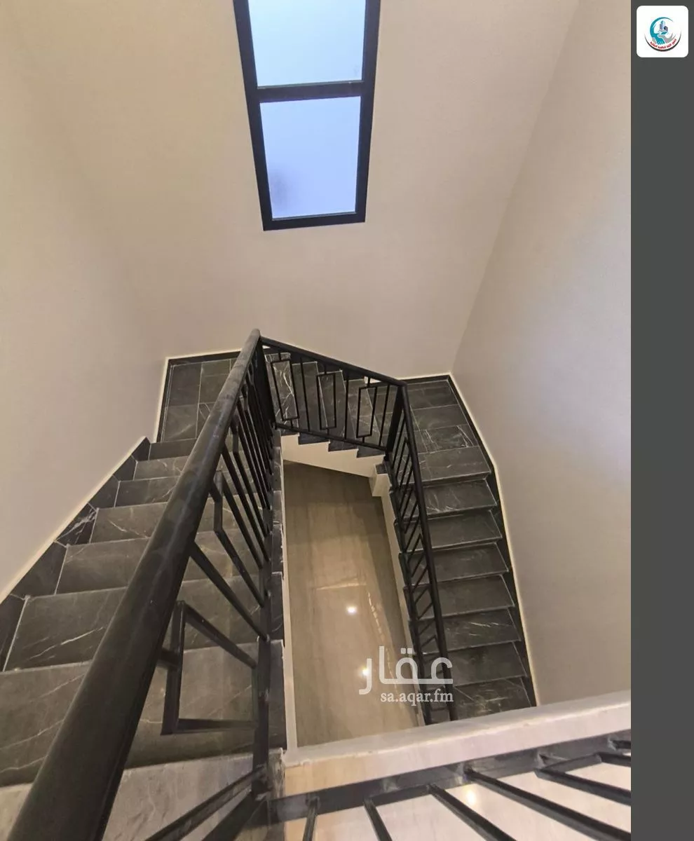5 bedroom villa in Al Janadriyah 8