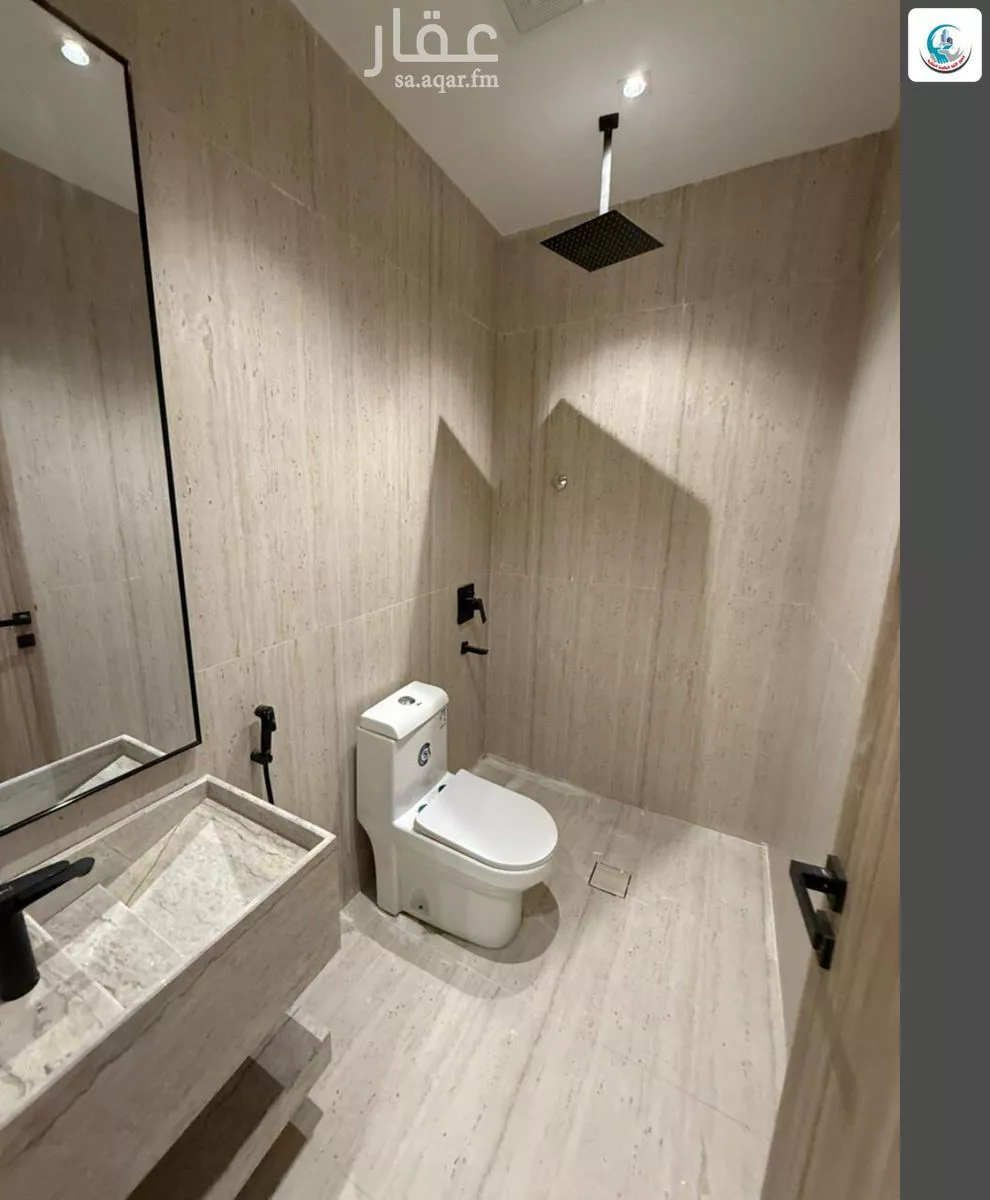 8 bedroom villa in Al Janadriyah 12