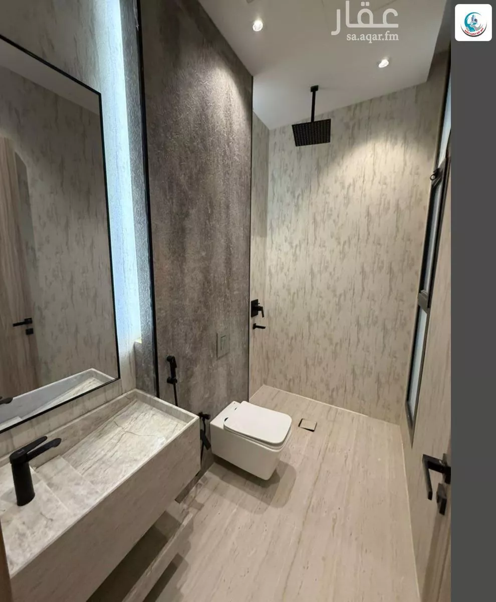 8 bedroom villa in Al Janadriyah 18