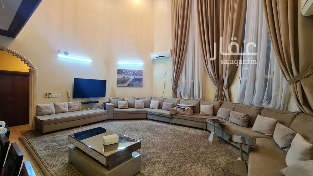 5 bedroom villa in Shubra, Riyadh 5