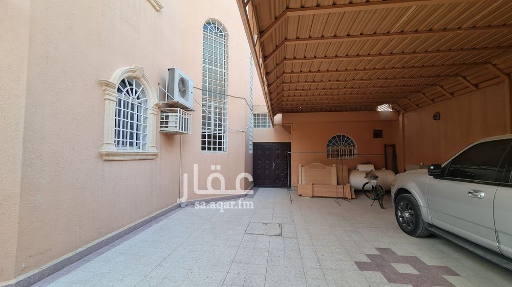 5 bedroom villa in Shubra, Riyadh 10