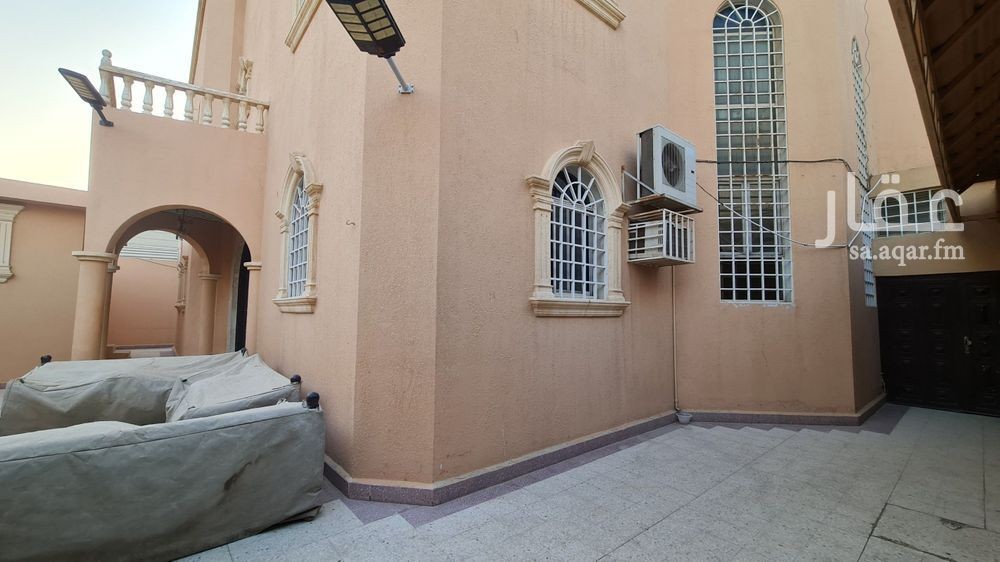5 bedroom villa in Shubra, Riyadh 17