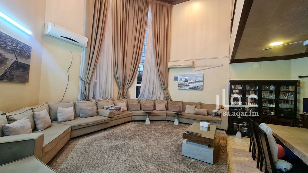 5 bedroom villa in Shubra, Riyadh 4