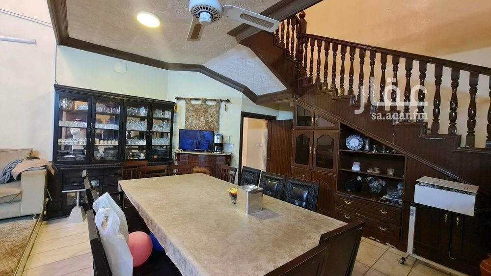 5 bedroom villa in Shubra, Riyadh 7