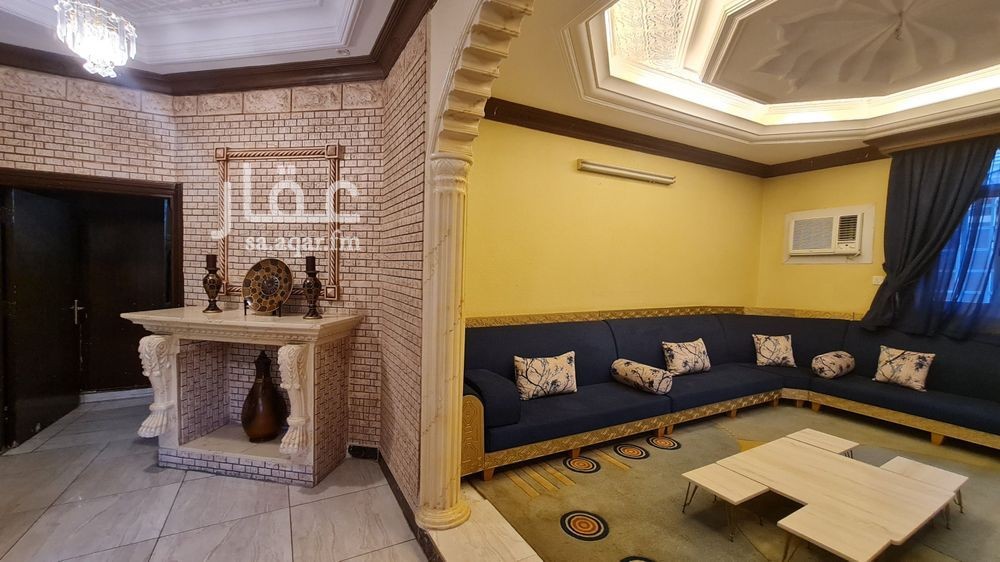 5 bedroom villa in Shubra, Riyadh 3