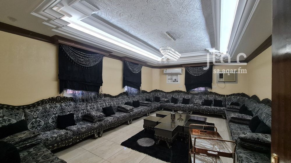 5 bedroom villa in Shubra, Riyadh 18
