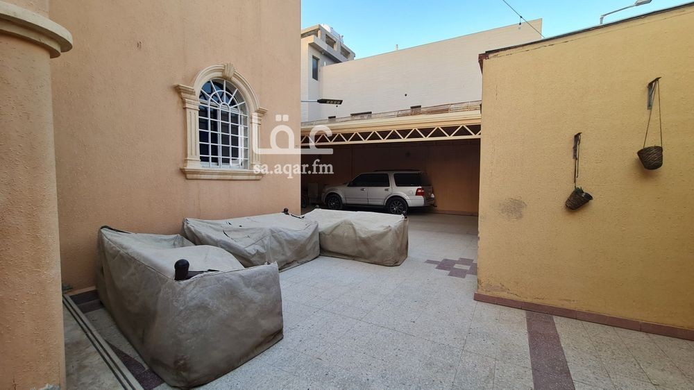 5 bedroom villa in Shubra, Riyadh 11