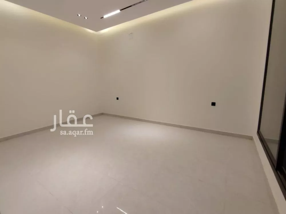 فيلا 6 غرف في عكاظ 12