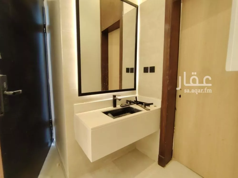 فيلا 6 غرف في عكاظ 14