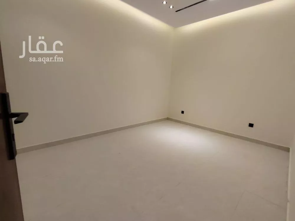 فيلا 6 غرف في عكاظ 15
