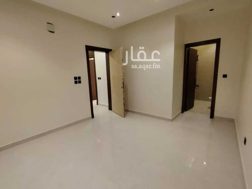 فيلا 6 غرف في عكاظ 16