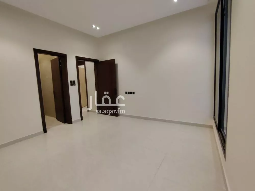 فيلا 6 غرف في عكاظ 7