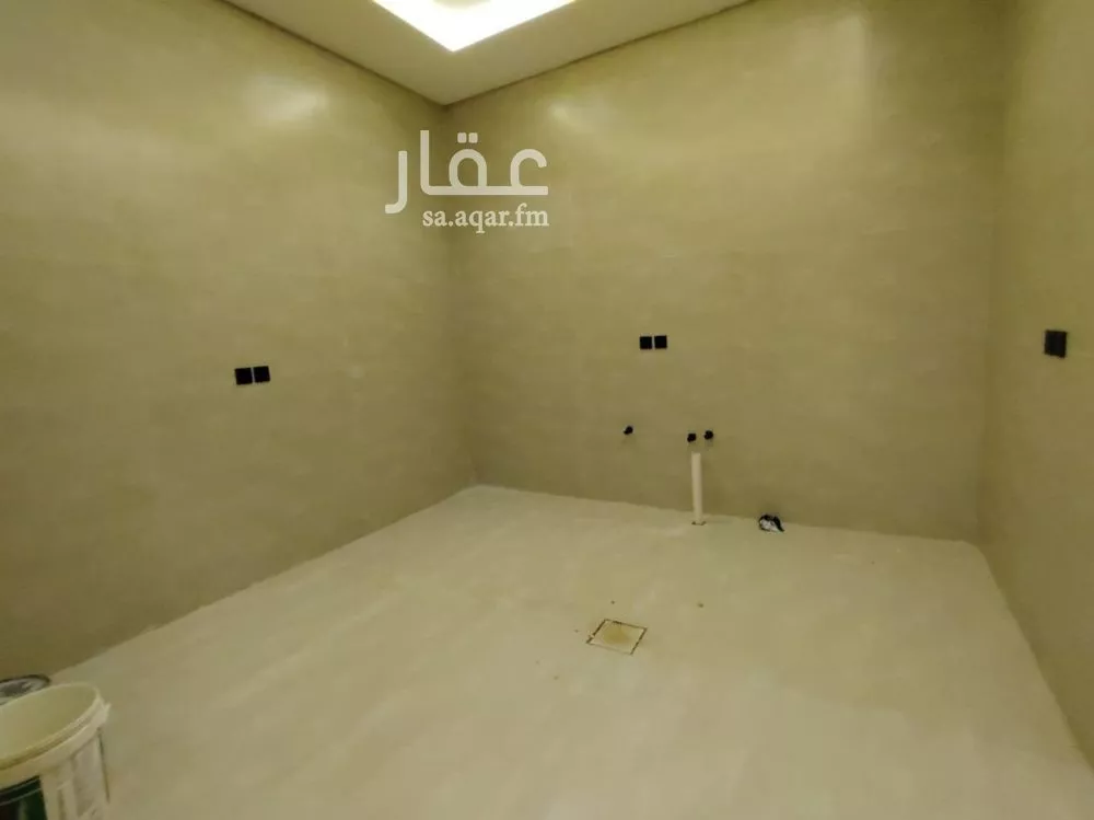 فيلا 6 غرف في عكاظ 8