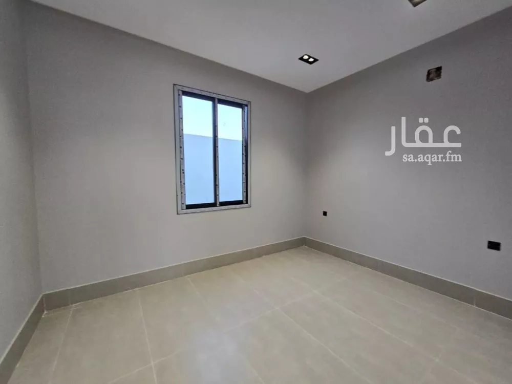 فيلا 5 غرف في عكاظ 25