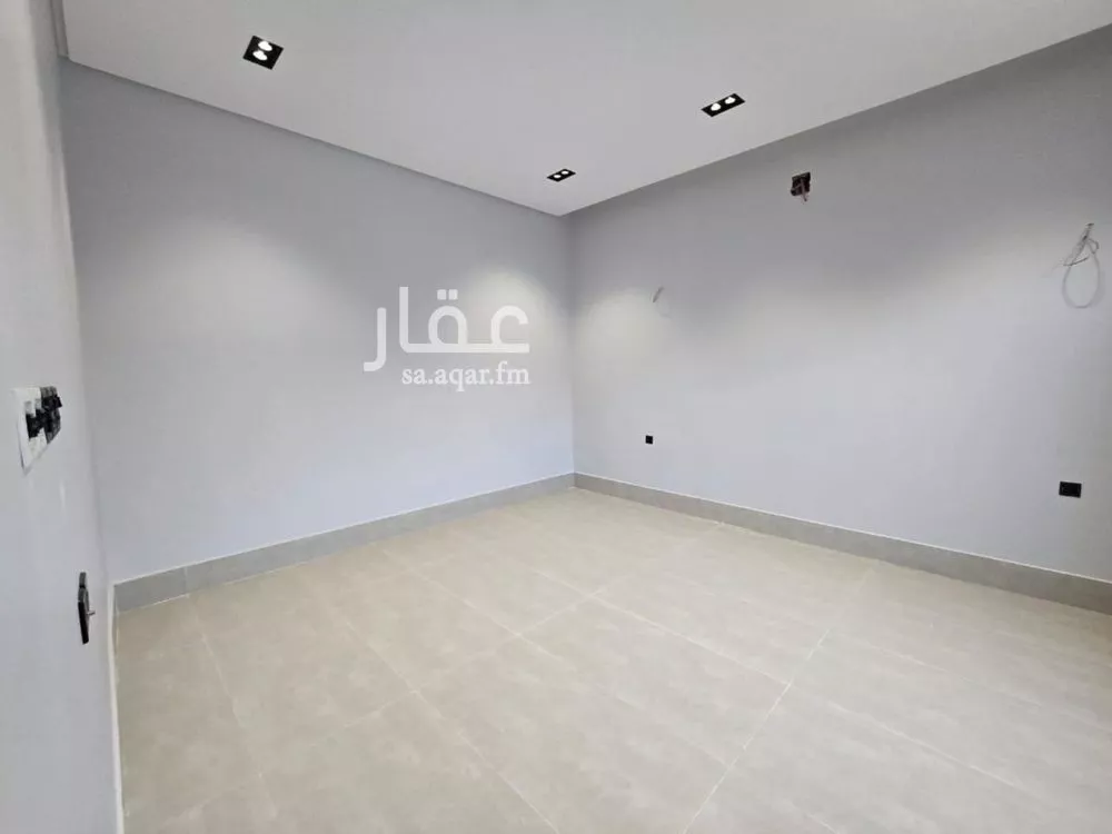 فيلا 5 غرف في عكاظ 6