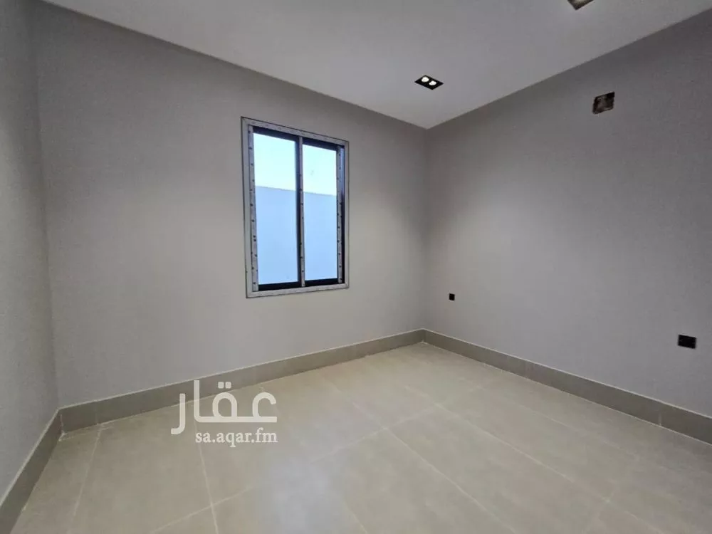 فيلا 5 غرف في عكاظ 7