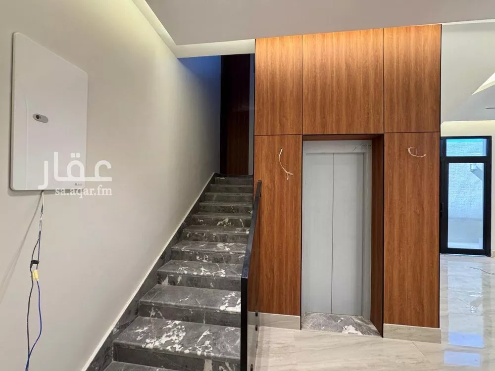 5 bedroom villa in Al Rimal 10