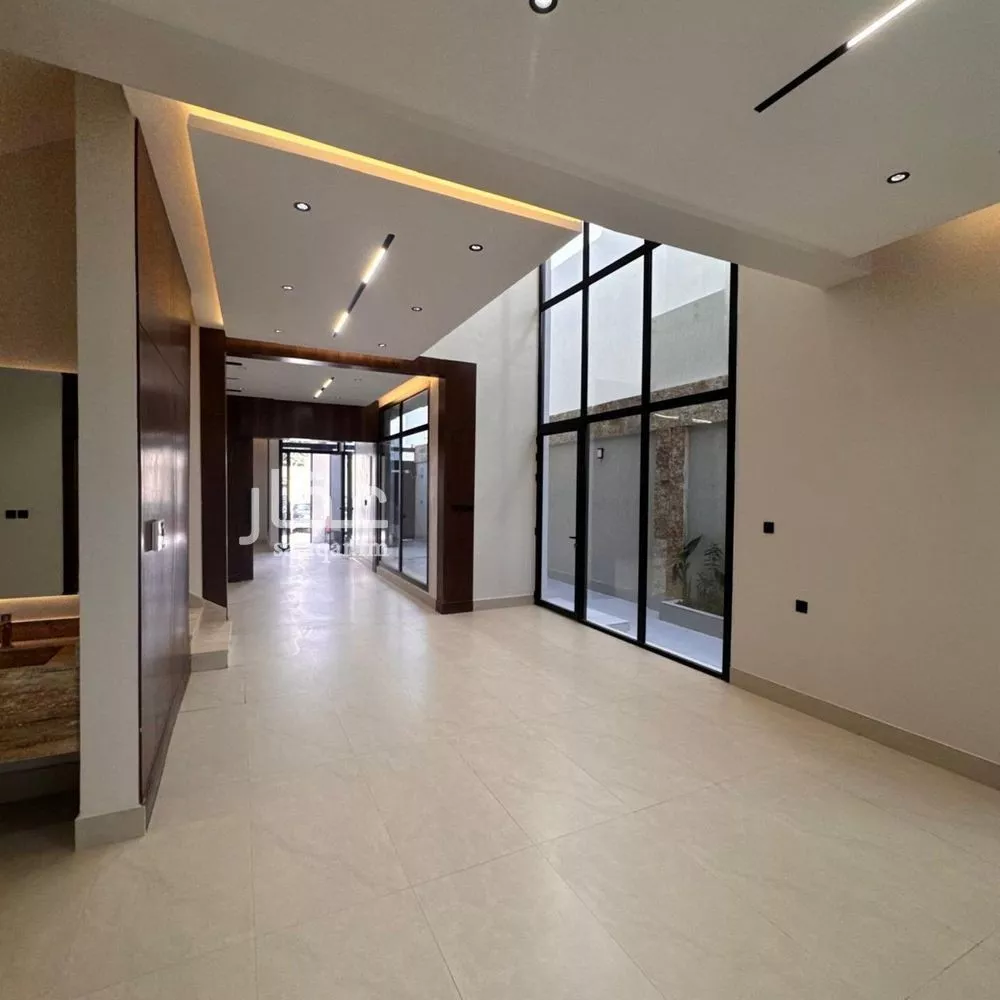 5 bedroom villa in Al Narjis 2