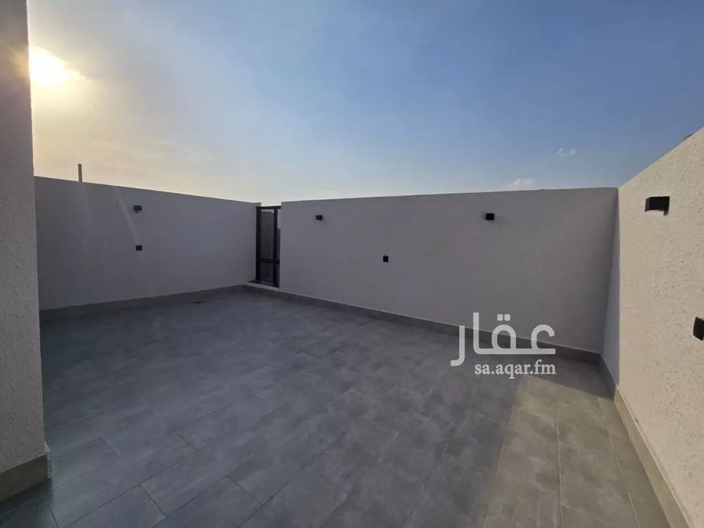 فيلا 5 غرف في الشرق 11