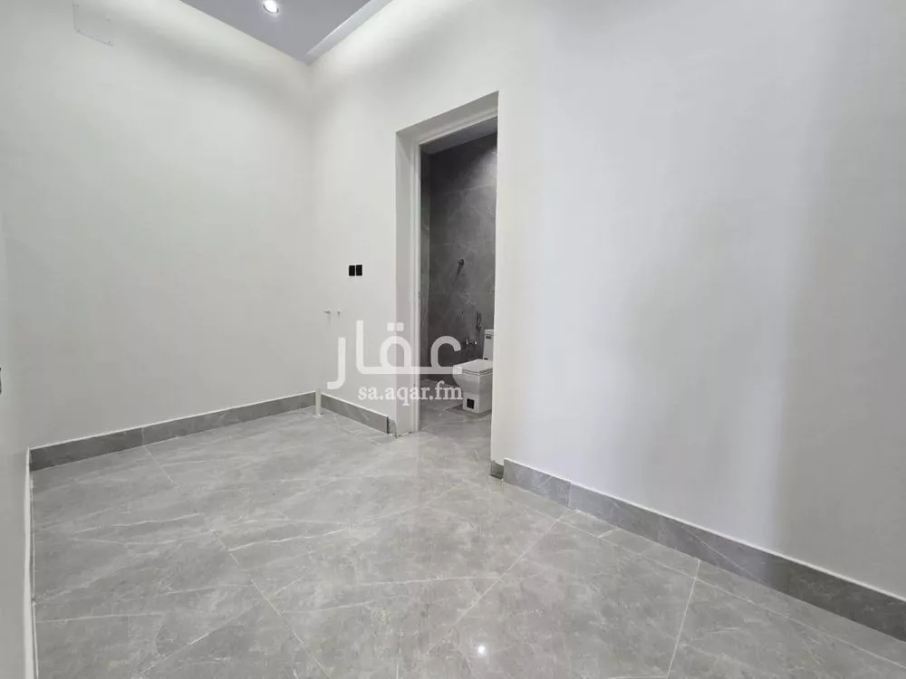فيلا 5 غرف في الشرق 6