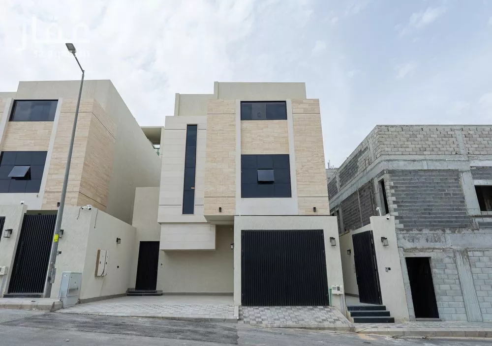 4 bedroom floor in Al Malqa 24