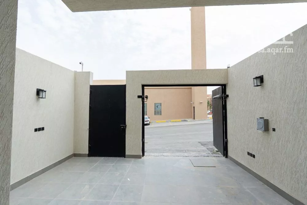 4 bedroom floor in Al Malqa 4
