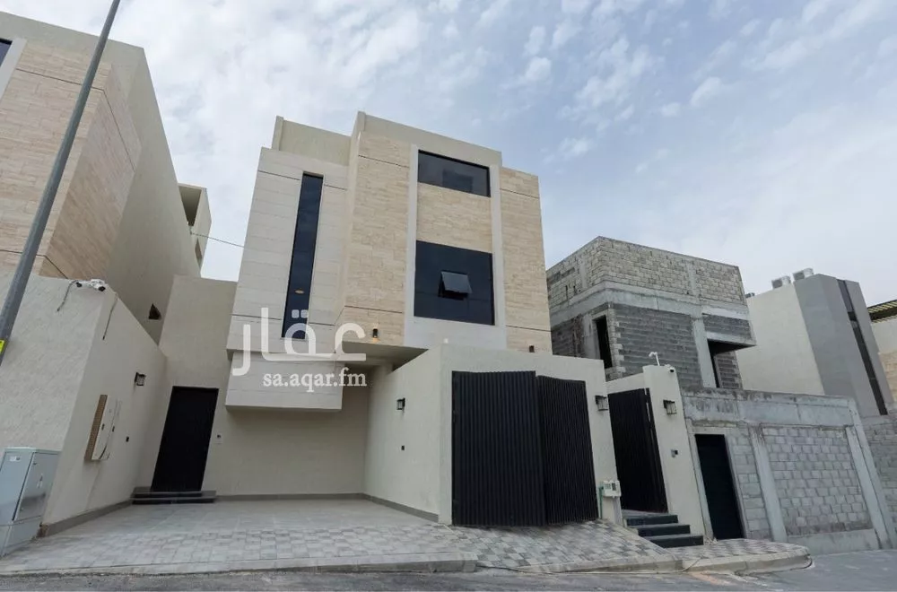 4 bedroom floor in Al Malqa 7