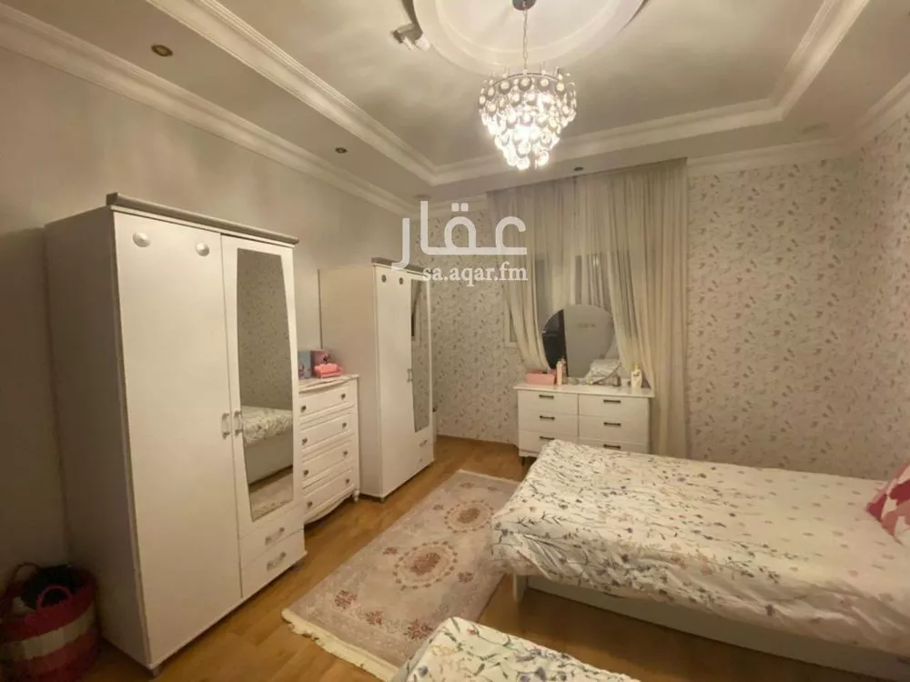 فيلا 10 غرف في عرقة 11