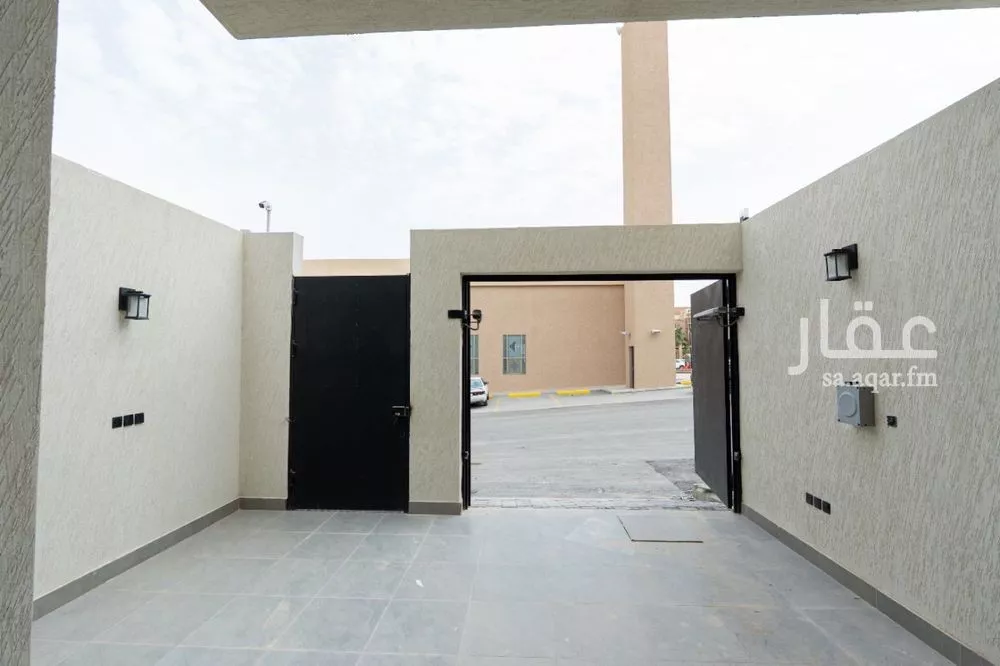 4 bedroom floor in Al Malqa 12