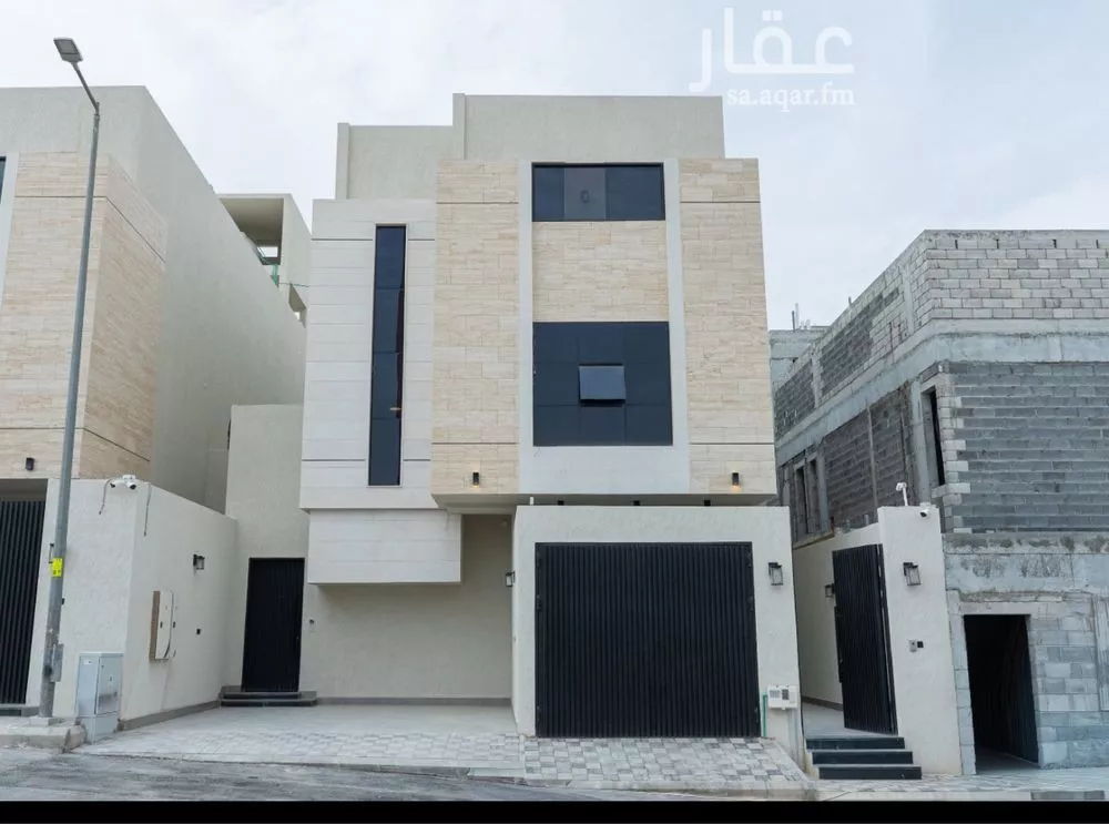 4 bedroom floor in Al Malqa 6