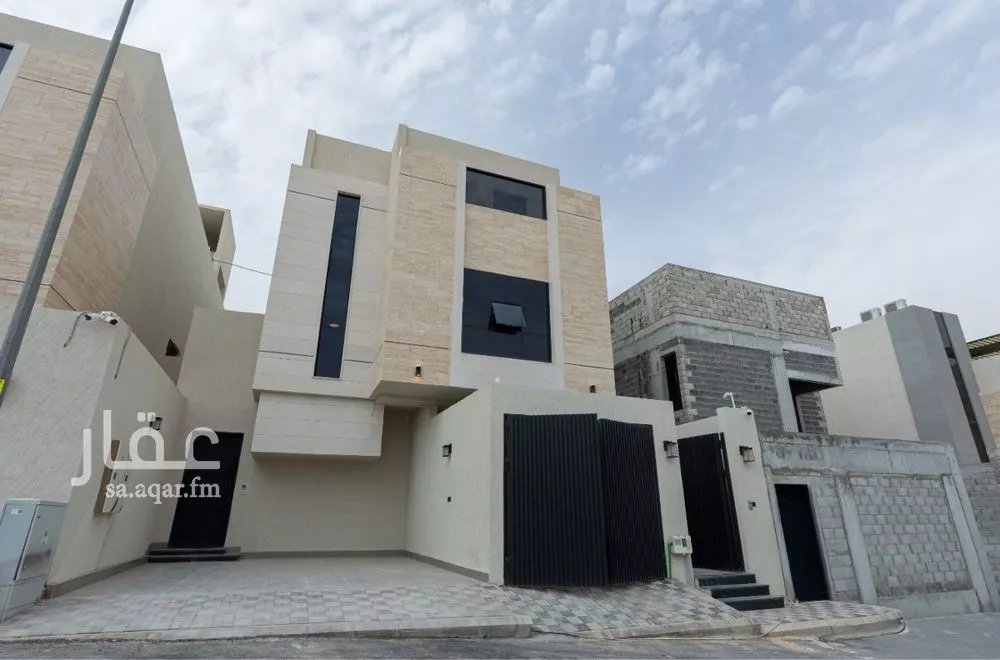 4 bedroom floor in Al Malqa 7