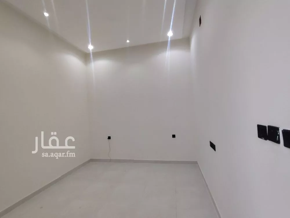 5 bedroom villa in Al Uraija Al Gharbiyah 11