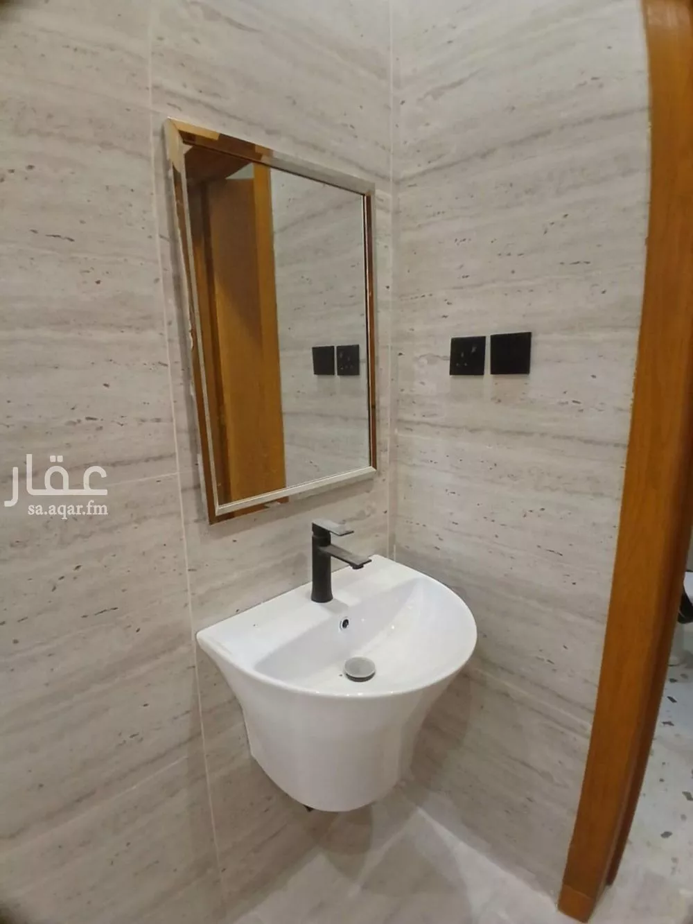 فيلا 5 غرف في عكاظ 28