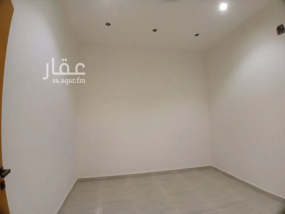 فيلا 5 غرف في عكاظ 7