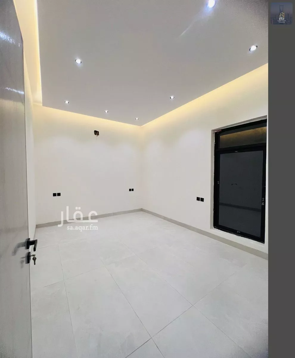 6 bedroom duplex in Al Janadriyah 7