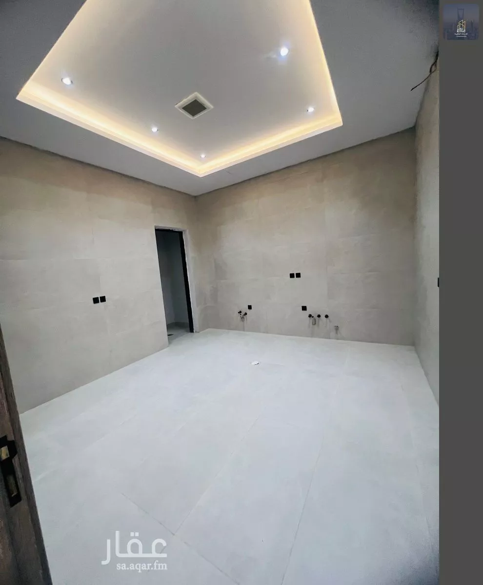 6 bedroom duplex in Al Janadriyah 8